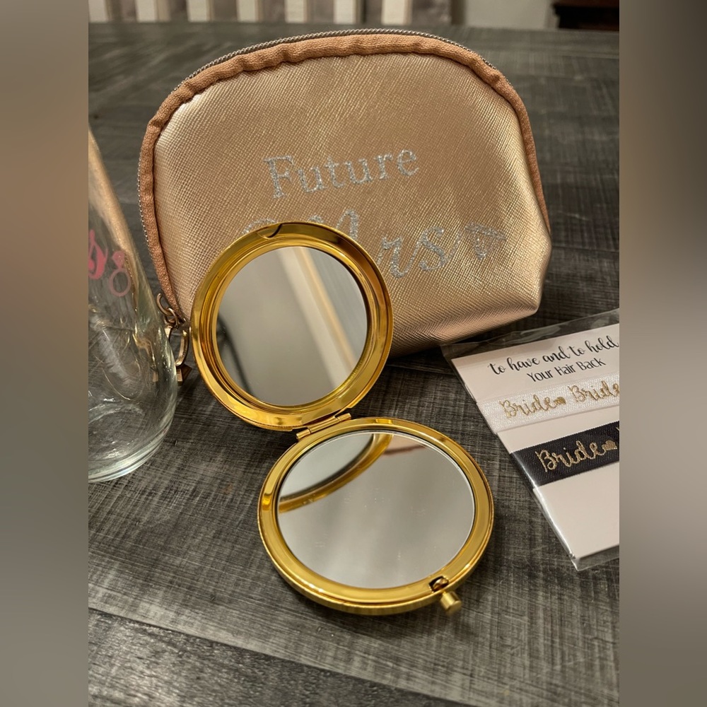 Bride Gift Set - Picture 5 of 12